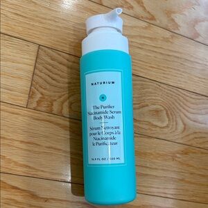 Naturium The Purifier Niacinamide Serum Body Wash - Turquoise